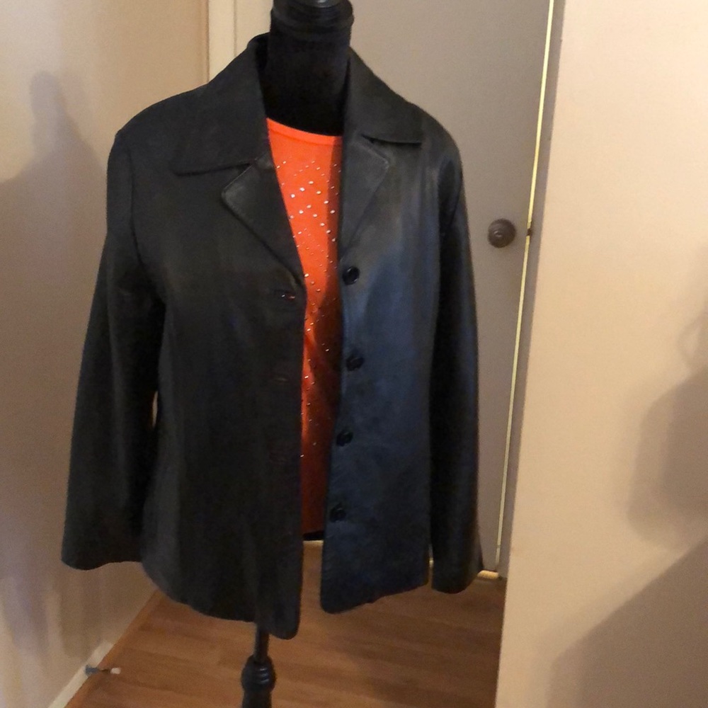 Black leather coat. Blazer cut.